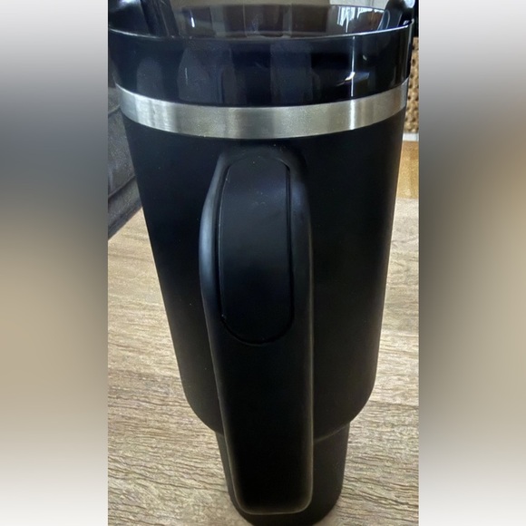 Stanley 40 oz Stainless Steel H2.0 FlowStateQuencher Tumbler Black 2.0 - Picture 5 of 7